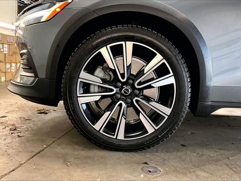 Used 2020 Volvo V60 T5 Cross Country w/ Cross Country Pro Package image 12