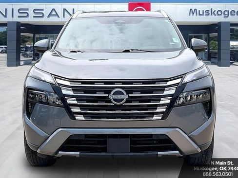 Used 2026 Nissan Rogue SL FWD image 2