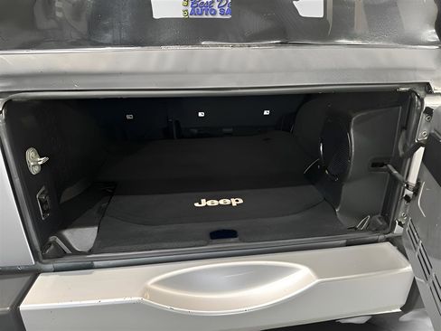 Used 2014 Jeep Wrangler Unlimited Sahara w/ Connectivity Group AWD/4WD image 19