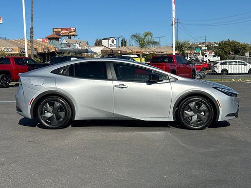 Used 2025 Toyota Prius Plug-In Hybrid image 6