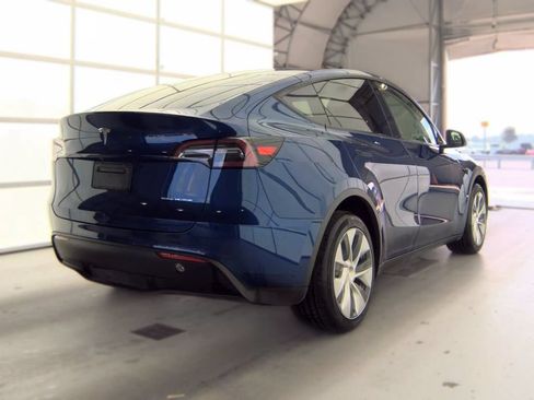 Used 2023 Tesla Model Y Long Range AWD/4WD image 4