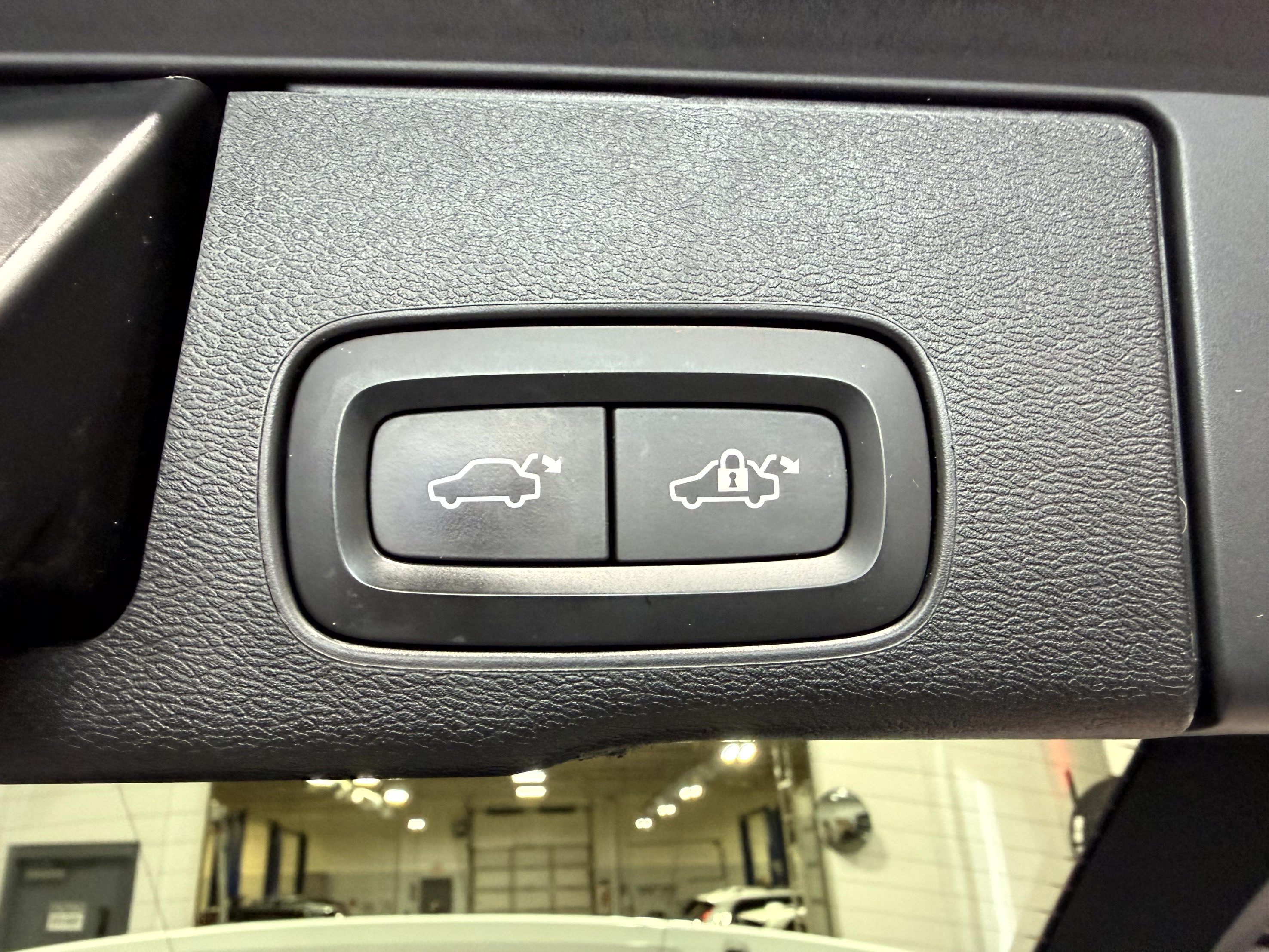 Used 2019 Volvo XC60 T6 Inscription w/ Protection Package Premier AWD/4WD image 30