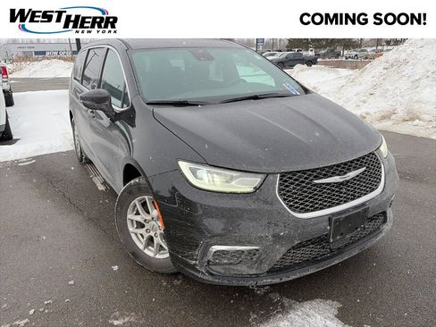 Used 2025 Chrysler Pacifica Select image 1