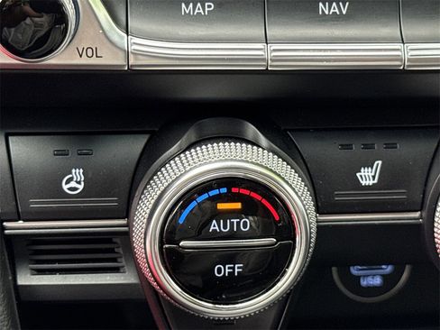 Used 2022 Genesis G70 2.0T image 31