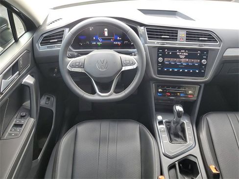 Certified 2023 Volkswagen Tiguan SE image 24