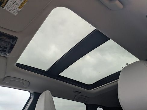 New 2025 Mitsubishi Outlander SE image 21