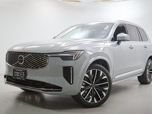 Used 2025 Volvo XC90 B6 Plus image 2