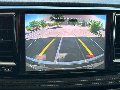 Used 2025 Chrysler Pacifica Limited FWD image 29