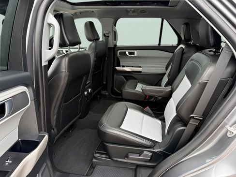 Certified 2022 Ford Explorer XLT w/ Equipment Group 202A AWD/4WD image 5