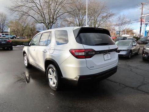 Certified 2023 Honda Pilot LX image 4