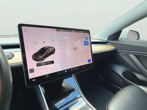 Used 2019 Tesla Model 3 Standard Range Plus image 26