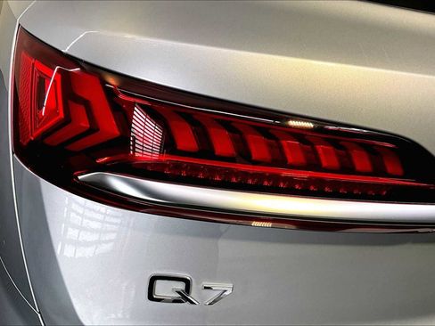 Used 2022 Audi Q7 3.0T Premium w/ Interior Protection Package image 27