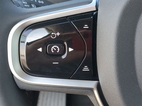 New 2026 Volvo XC90 B6 Plus w/ Protection Package Premier image 24