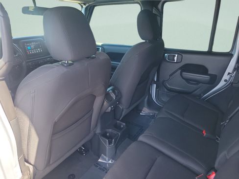 Used 2022 Jeep Wrangler Unlimited Sport AWD/4WD image 9