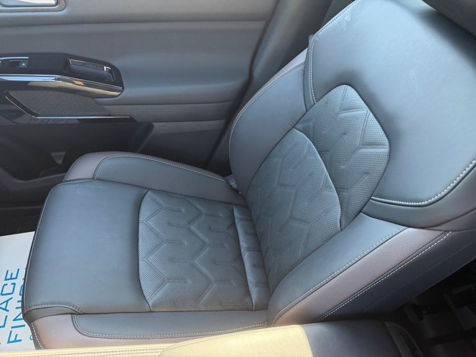 Used 2026 Nissan Pathfinder Platinum w/ Cargo Package FWD image 28