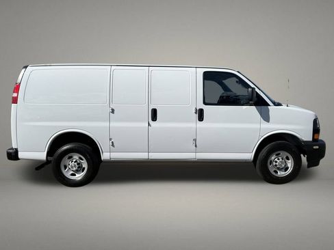 Used 2024 Chevrolet Express 2500 Work Van w/ Driver Convenience Package image 6