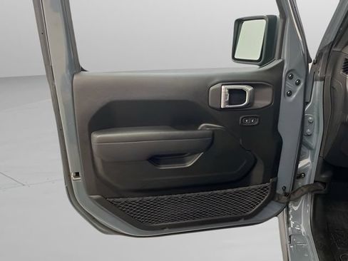 Used 2025 Jeep Wrangler Sport AWD/4WD image 19