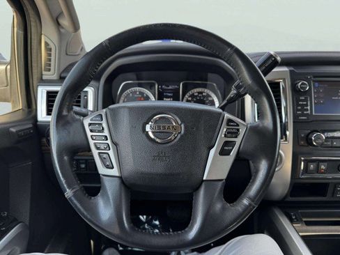 Used 2017 Nissan Titan SL image 28