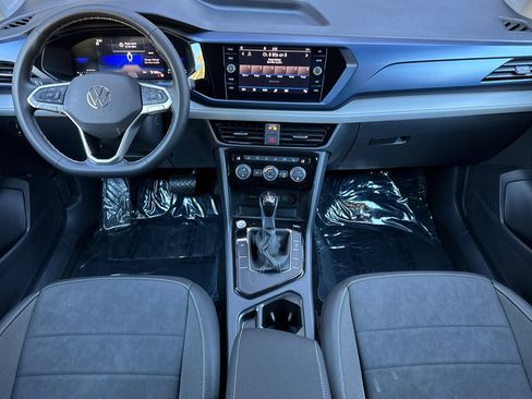 Used 2024 Volkswagen Taos SE image 15