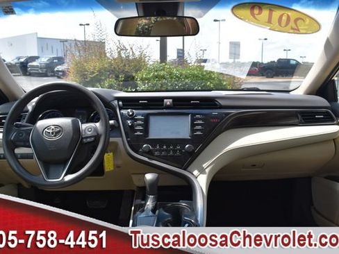 Used 2019 Toyota Camry LE FWD image 3