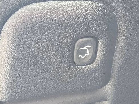 Used 2019 Jeep Grand Cherokee Laredo AWD/4WD image 14