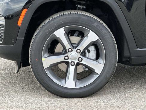 New 2025 Jeep Grand Cherokee Limited image 7