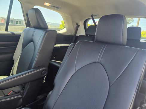 Used 2024 Toyota Grand Highlander AWD image 19