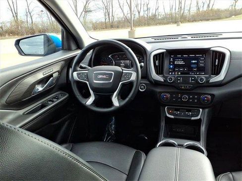 Used 2024 GMC Terrain SLT image 11