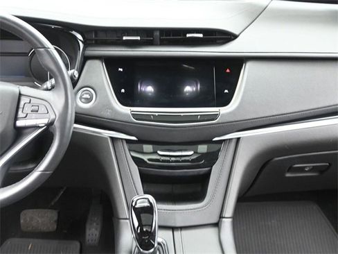 Certified 2024 Cadillac XT6 Luxury image 25