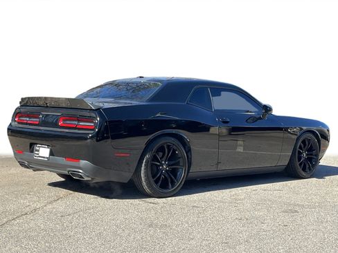 Used 2017 Dodge Challenger R/T w/ Blacktop Package image 21