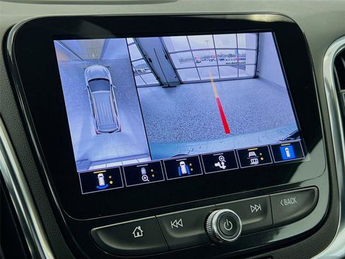 Used 2022 Chevrolet Equinox Premier AWD/4WD image 6