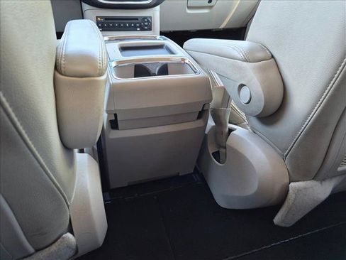 Used 2012 Chrysler Town & Country Touring-L w/ Entertainment Group #2 FWD image 16