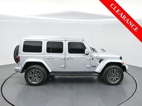Used 2022 Jeep Wrangler Unlimited Sahara image 60