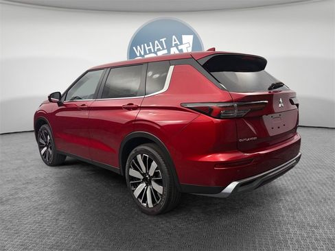 New 2025 Mitsubishi Outlander SE image 6