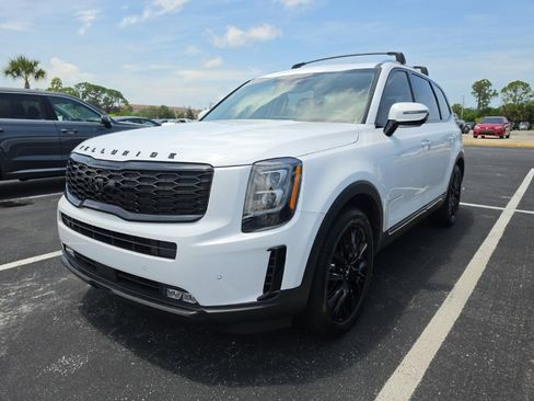 Certified 2022 Kia Telluride SX w/ Towing Package FWD image 4