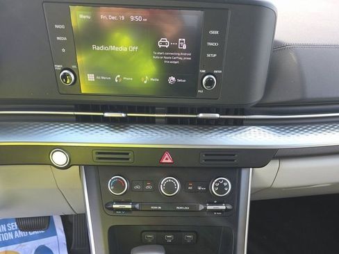 Used 2024 Kia Carnival LX image 6