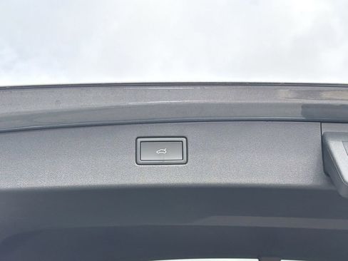 New 2026 Volkswagen Tiguan SE R-Line FWD image 16