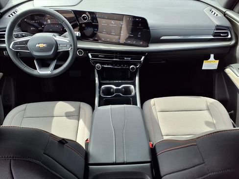 New 2026 Chevrolet Traverse LT w/ Driver Confidence Package AWD/4WD image 10