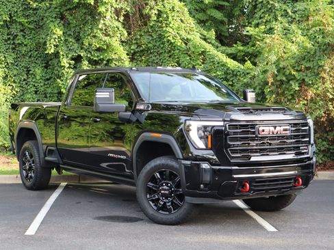 Used 2024 GMC Sierra 2500 AT4 w/ AT4 Premium Plus Package AWD/4WD image 2