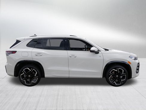 Certified 2025 Volkswagen Tiguan SEL R-Line AWD/4WD image 8