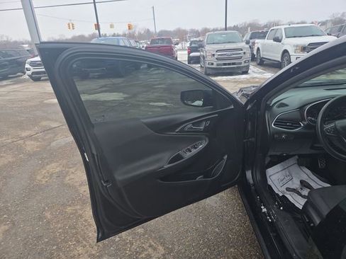 Used 2017 Chevrolet Malibu LT image 30