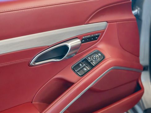 Used 2021 Porsche 718 Boxster RWD image 42
