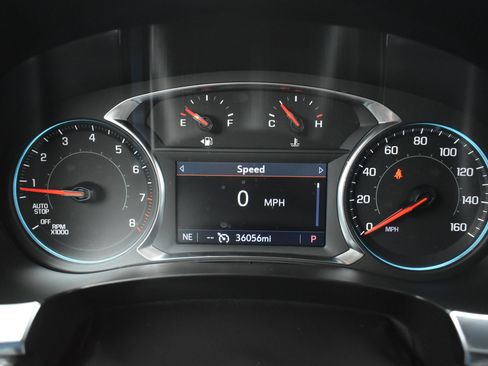 Used 2023 Chevrolet Traverse LT FWD image 32