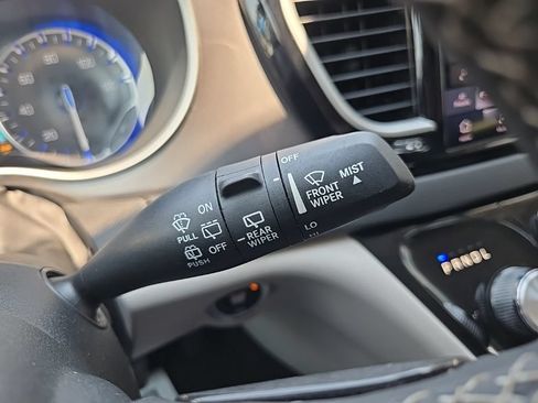 Used 2023 Chrysler Pacifica Touring-L FWD image 41