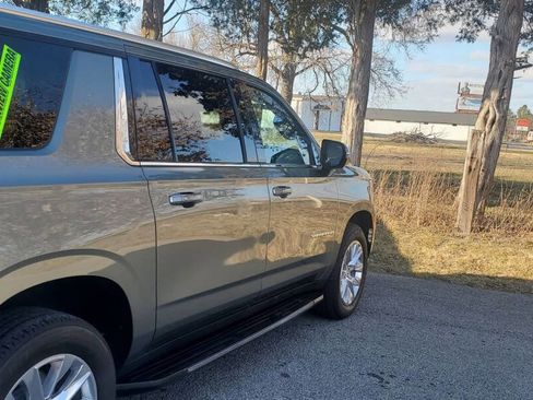 Used 2023 Chevrolet Suburban Premier image 16