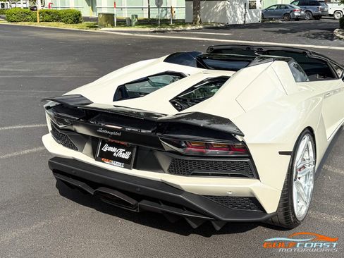 Used 2018 Lamborghini Aventador S image 53