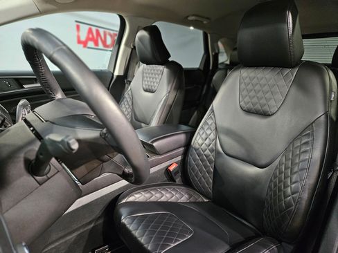 Used 2024 Ford Edge Titanium image 24