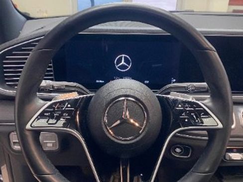 Used 2025 Mercedes-Benz GLE 450e 4MATIC w/ Driver Assistance Package image 21