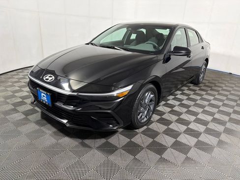 Used 2024 Hyundai Elantra SEL FWD image 4