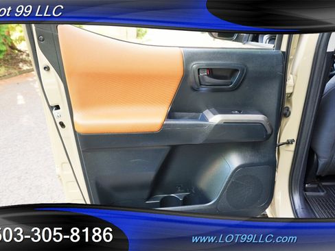 Used 2017 Toyota Tacoma SR5 w/ Tow Package AWD/4WD image 14